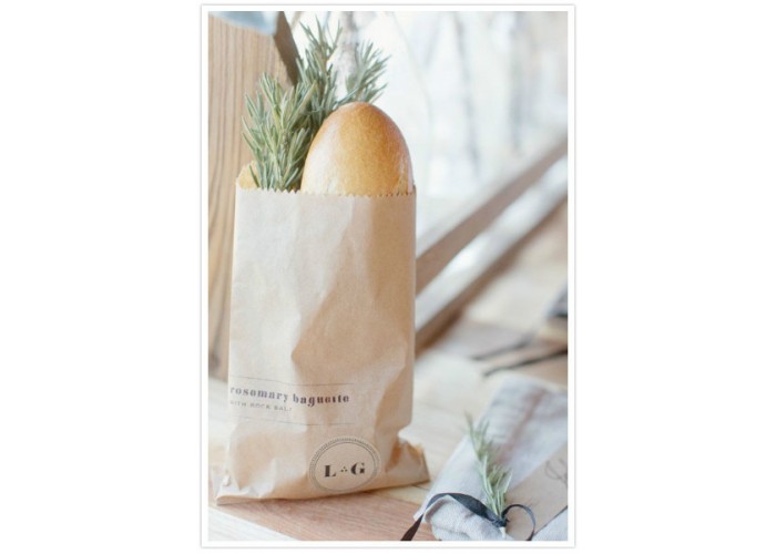 In túi giấy đựng bánh mì để định vị thương hiệu